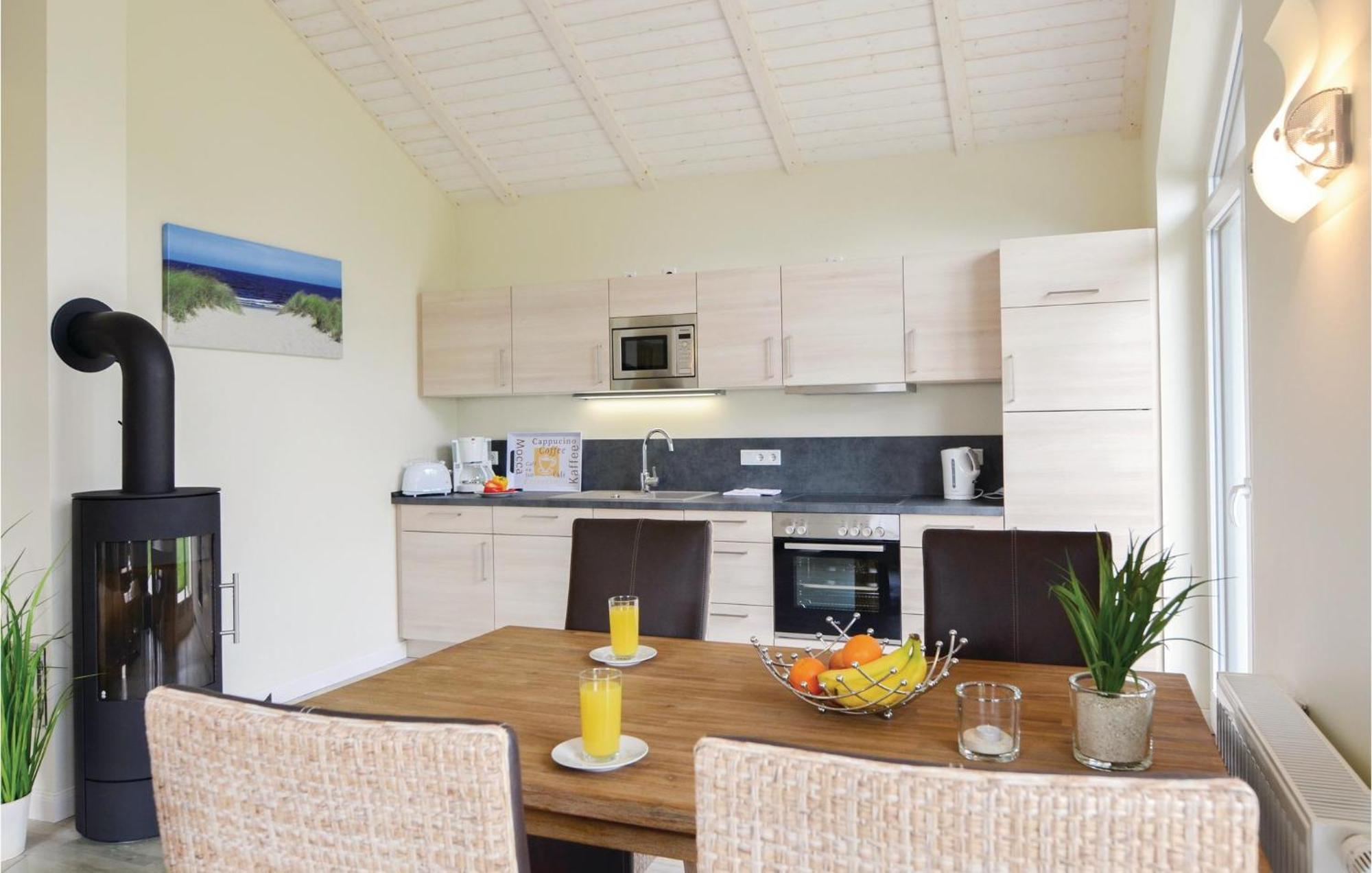 Awesome Home In Dagebuell With Kitchen Exterior foto